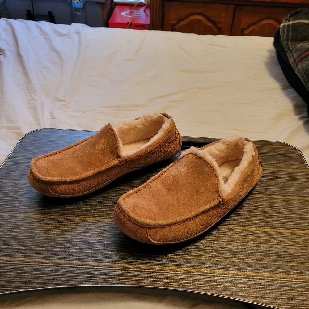 AUTHENTIC UGG SHEEPSKIN SUEDE SLIPPERS 11-WORN ONCE!! - Picture 6 of 8